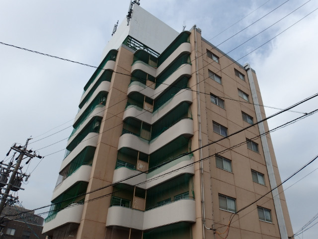 ステープル六供の外観