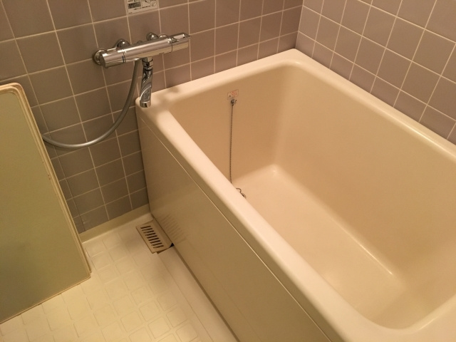 ステープル六供の浴室