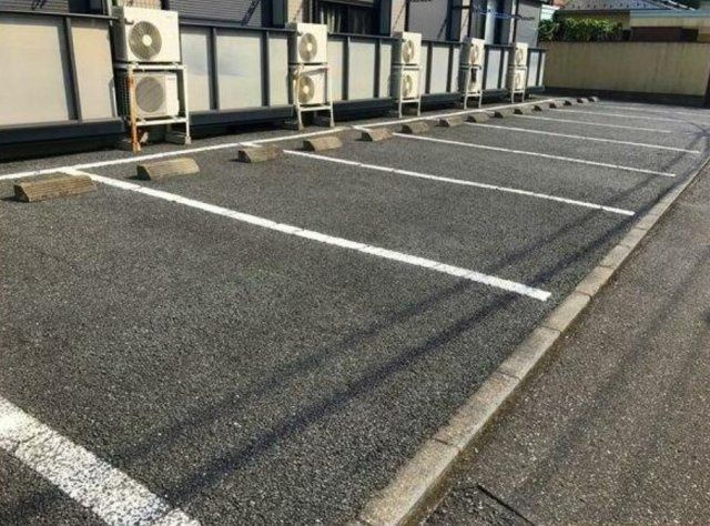 グレイスコートの駐車場