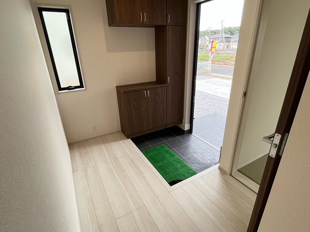 小山市中久喜　新築戸建1-3の玄関