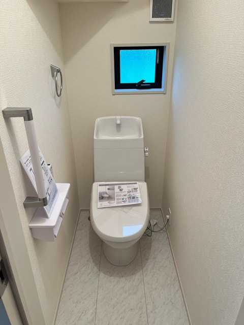 小山市中久喜　新築戸建1-3のトイレ