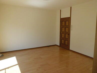 盛岡市湯沢南1の洋室