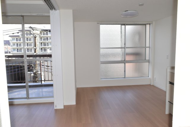 調布市国領町１丁目の中古マンションの居間・リビング