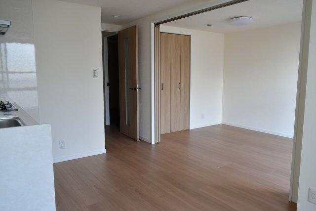 調布市国領町１丁目の中古マンションの居間・リビング