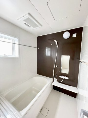 長野南長池第１の浴室|浴室乾燥機付きのお風呂です♪窓もあるので換気などもしっかりできます！！