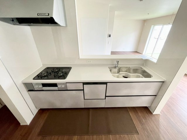 長野南長池第１のキッチン|家族の会話が弾む開放的なカウンターキッチンです♪