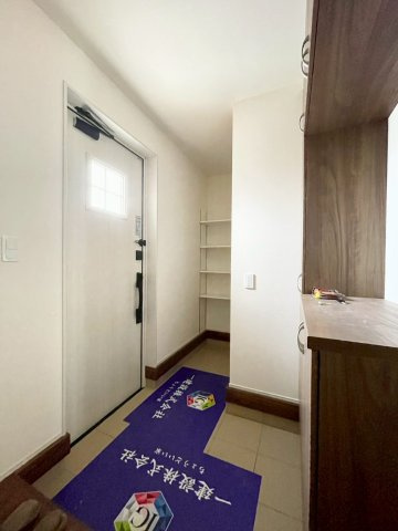 長野南長池第１の玄関|玄関ホールはお買い物の手荷物など楽々おける広さです♪