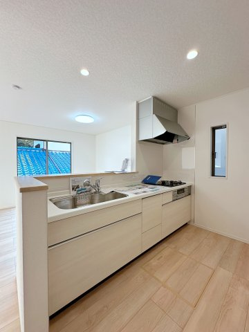 安佐北区口田4丁目No.2のキッチン|人造大理石天板使用のシステムキッチン☆
人造大理石天板は水垢が付きにくく汚れが落ちやすいのでお手入れも簡単です♪