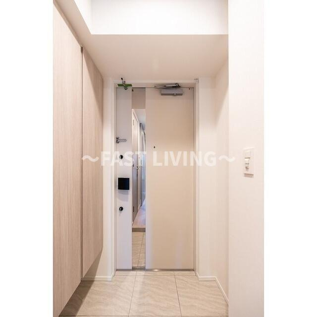 ラティエラ四谷の玄関