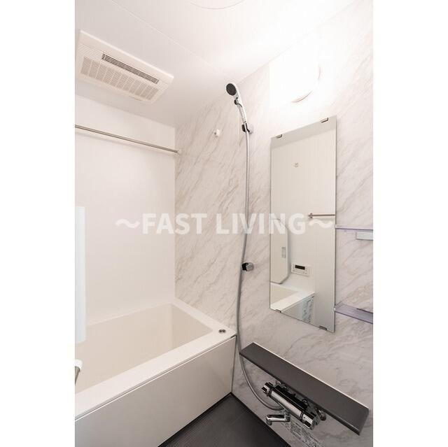 ラティエラ四谷の浴室