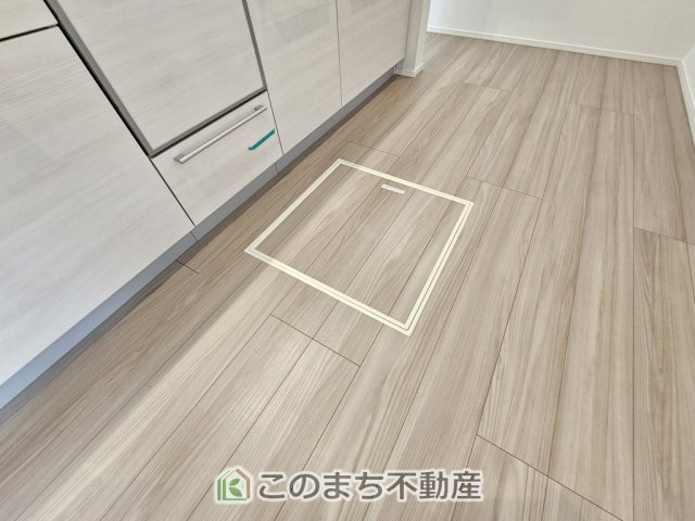 ワイウッドコート宇都宮市日の出第1期の内装|床下収納は意外と容量があり、日常のストックにも大活躍です♪