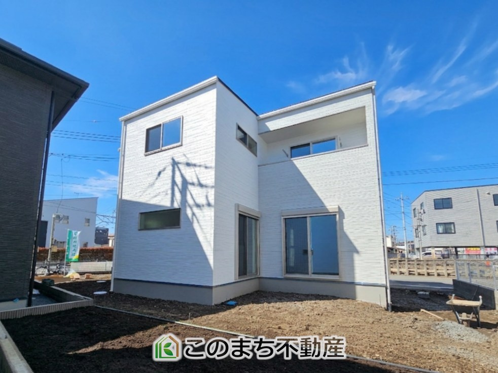 ワイウッドコート宇都宮市日の出第1期の外観|本日ご内覧できます(*^^*)
お電話でのお問合せが非常にスムーズです！
現地直接集合のお待ち合わせも大丈夫です！
お気軽にお問合せ下さい(^^)/建築中現地写真（同社施工の完成物件・モデルハウスがご