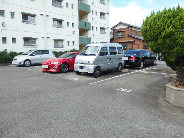 江口マンションの駐車場