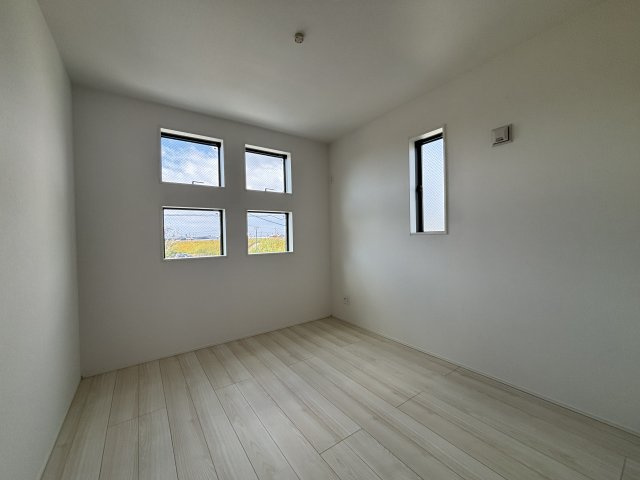 GRAFARE西区清里2期｜名古屋市の戸建ならホームアップの洋室|２面採光の日当りの良い洋室