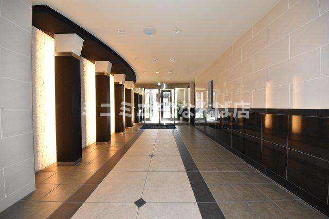 プレサンス本町エクストラのエントランス