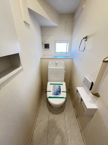 橿原市新口町全２棟 １号棟 のトイレ|温水洗浄便座付きトイレ