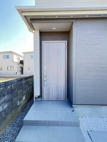 橿原市新口町全２棟 １号棟 の玄関|シンプルで使いやすい玄関です