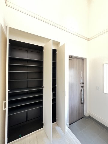 橿原市新口町全２棟 １号棟 の収納|大容量収納できるシューズボックス付き