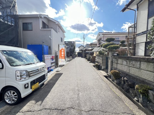 橿原市新口町全２棟 １号棟 の前面道路含む現地写真