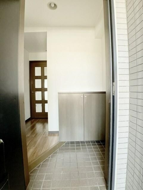 ストーン本八幡の玄関