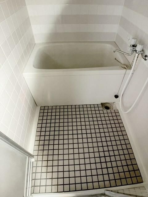 ストーン本八幡の浴室