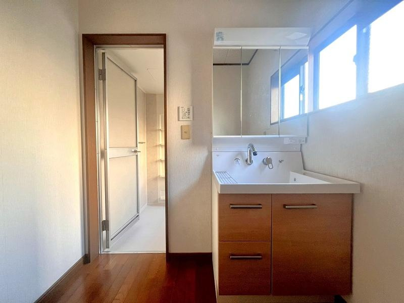 南国市大そね甲　中古戸建ての洗面所