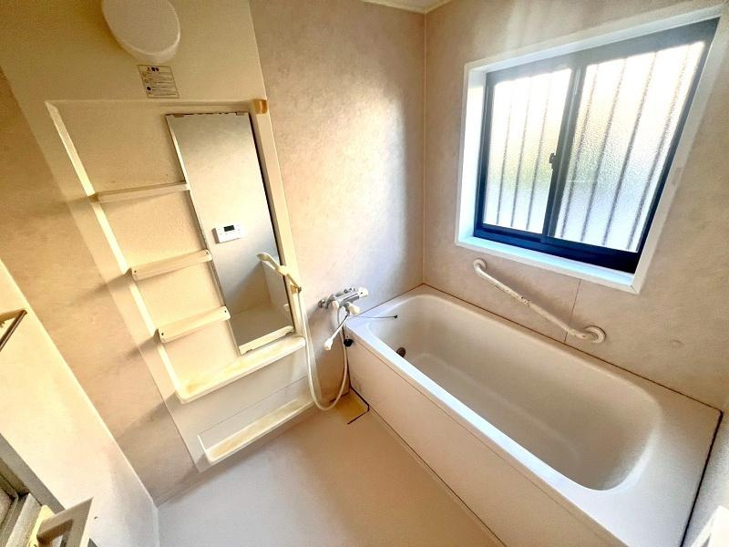 南国市大そね甲　中古戸建ての浴室