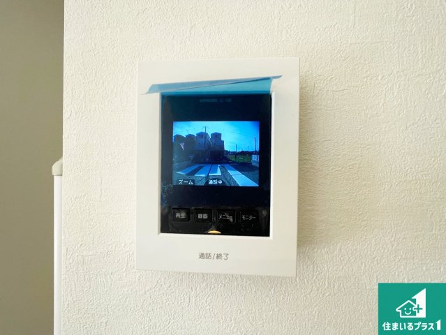 尼崎市食満　第2期　新築一戸建ての防犯設備|カラーモニターインターホン！声だけでなく来訪者の姿や顔がモニターで確認できるので、小さなお子様がいらっしゃるご家庭でも安心できます！