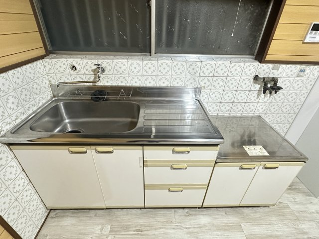 庭井1丁目貸家のキッチン