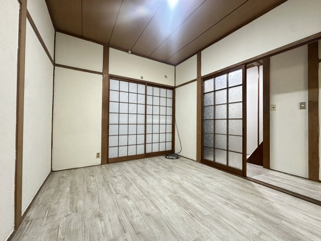 庭井1丁目貸家の洋室