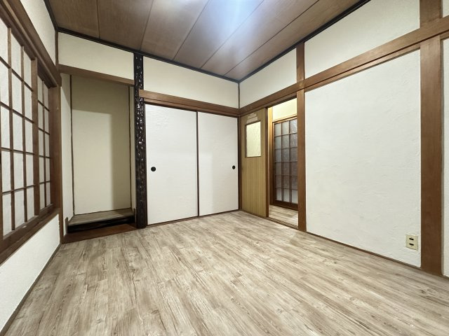 庭井1丁目貸家の洋室