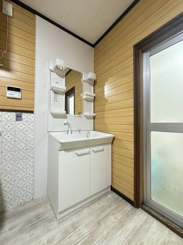 庭井1丁目貸家の洗面所