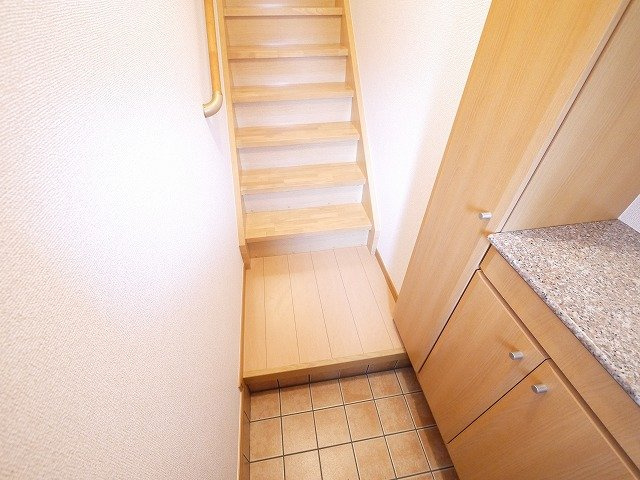 フローレンス　四条大路の玄関|収納もある玄関です