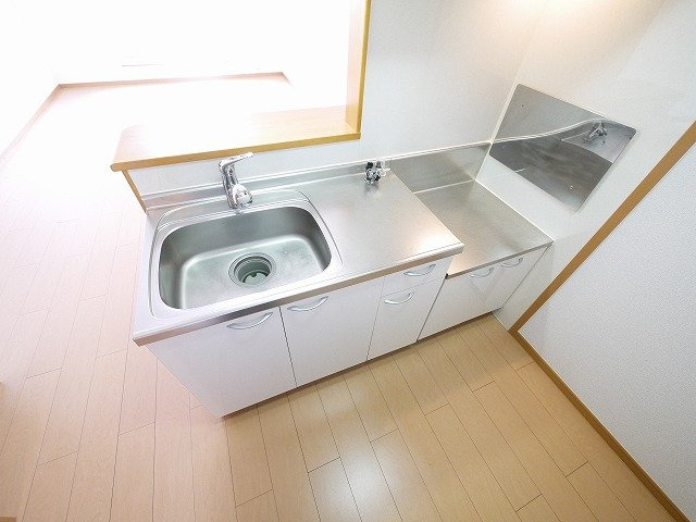 フローレンス　四条大路のキッチン|コンパクトなキッチンでお掃除もラクラク