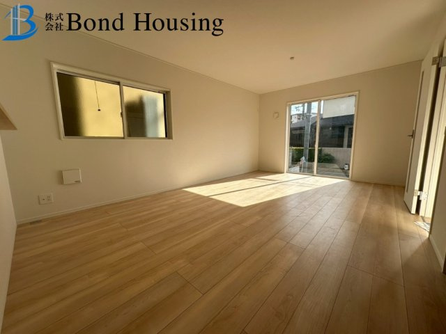 駐車並列2台可能　上高丸第1　新築2区画　2号棟の居間・リビング