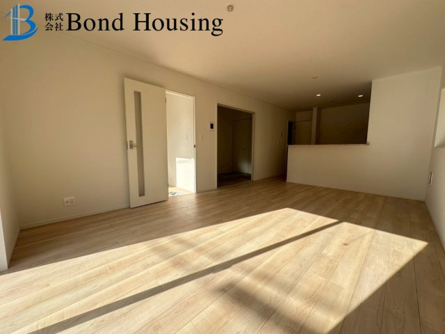 駐車並列2台可能　上高丸第1　新築2区画　2号棟の居間・リビング