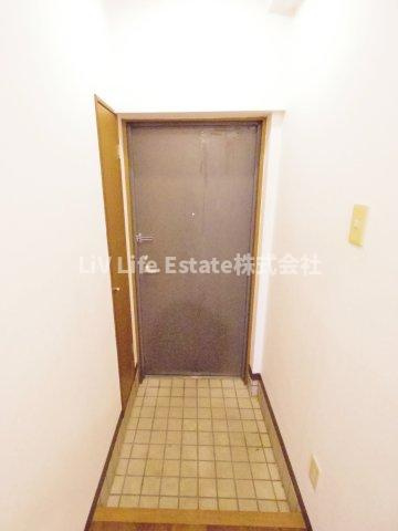 東大和市奈良橋６丁目の賃貸マンションの玄関