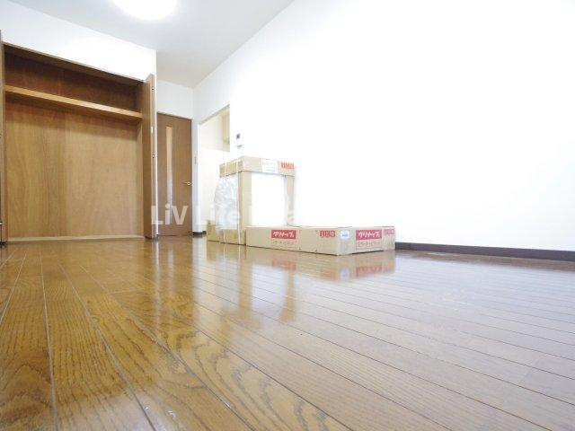 東大和市奈良橋６丁目の賃貸マンションの居間・リビング