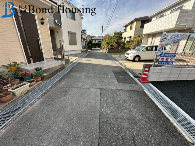垂水駅までバス12分　上高丸第1　新築2区画　1号棟の前面道路含む現地写真
