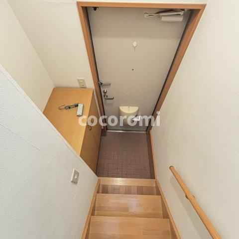 守口市藤田町メゾネット2階の玄関