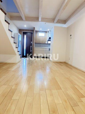 赤川1丁目貸家の居間・リビング