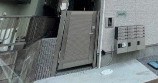 ノワール七里のエントランス