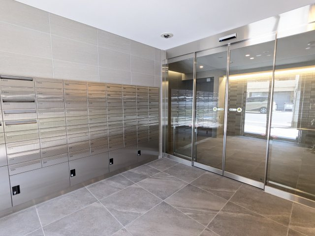 ジェイアール稲毛駅前レジデンスのロビー|ゆとりのあるロビーです