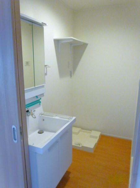 メゾン・ウェルストーンⅠの独立洗面台|忙しい朝には欠かせない洗面所です