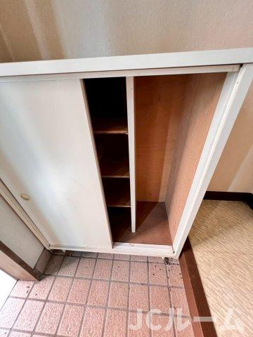 コーポカスガの玄関