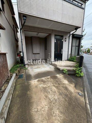 朝霞市仲町2丁目戸建の駐車場
