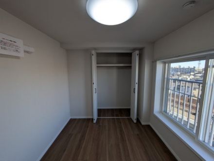 ニックハイム行徳第二の洋室|落ち着いた色調の洋室です