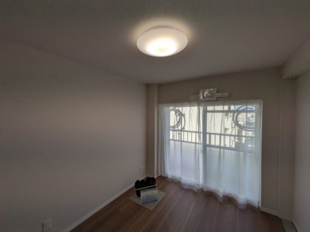 ニックハイム行徳第二の洋室|明るい洋室です