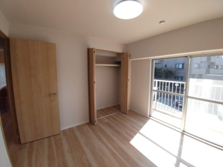 ソレイユ鷹の台Ｄ棟の洋室|全居室収納スペース付きです