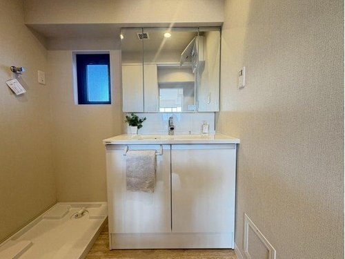 朝日プラザ越谷第３の独立洗面台|使いやすい独立洗面台です